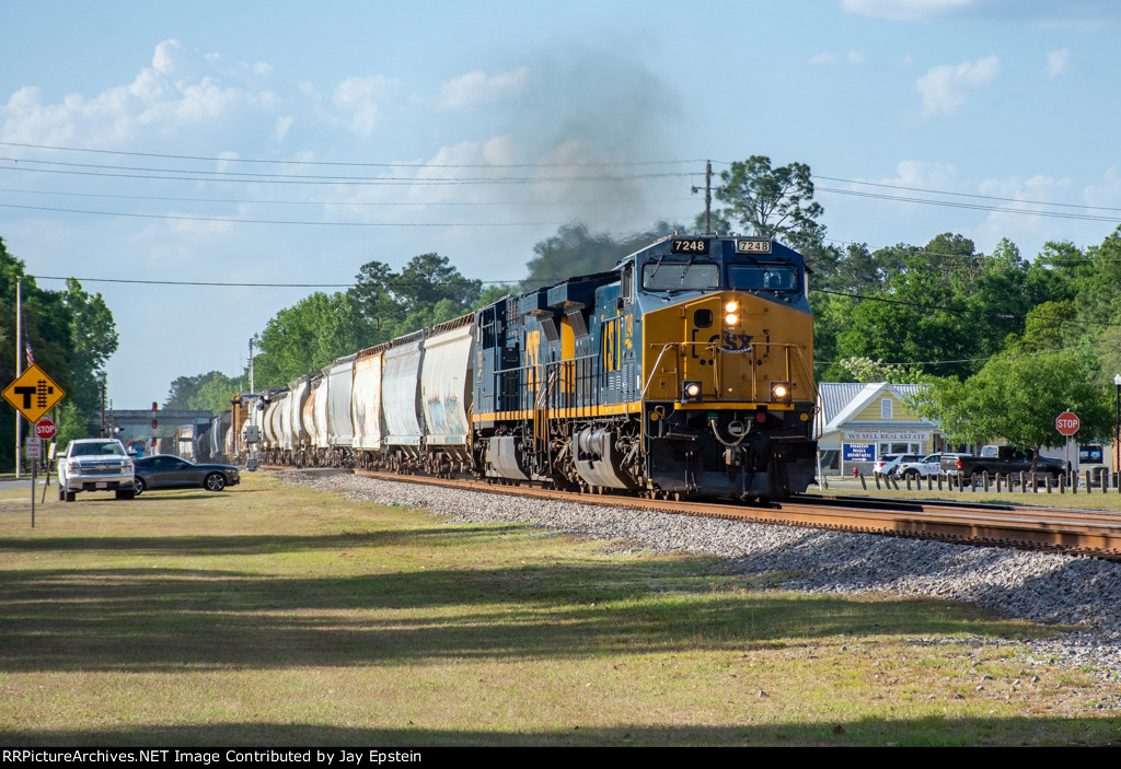 M457 (Waycross to Orlando) charges south through Folkston